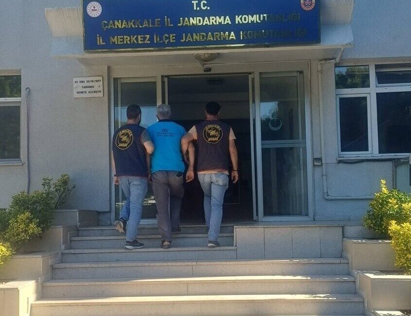 Çanakkale’de Jandarma ekipleri tarafından gerçekleştirilen operasyonlarda farklı suçlardan aranan 10