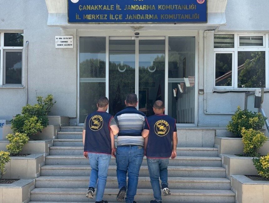 Çanakkale’de jandarma ekipleri tarafından gerçekleştirilen operasyonlarda farklı suçlardan aranan toplam