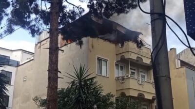 Bursa’nın Osmangazi ilçesinde bir evin çatısında meydana gelen yangın, paniğe
