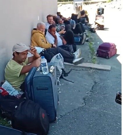 Rize’nin Çayeli ilçesine getirildiklerinde iş ve çalışma izni vaadiyle kandırıldıklarını