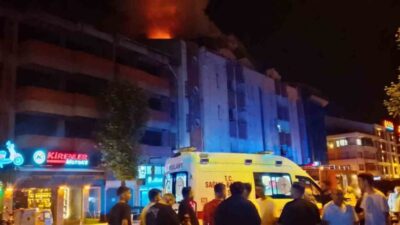 Çaycuma ilçesinde bulunan 4 katlı bir binanın çatısında gece saatlerinde
