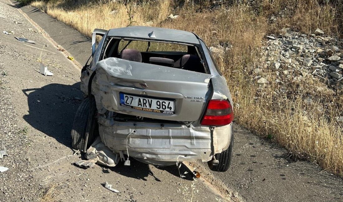 Adıyaman’da, bir çekici ile bir otomobilin çarpışması sonucu meydana gelen
