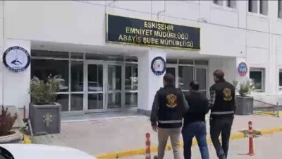 Eskişehir’de polis tarafından yapılan operasyon sonucunda hakkında çeşitli suçlardan kesinleşmiş