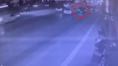 Bir trafik faciası Osmangazi ilçesinde yaşandı. Kamyonet sürücüsü, motosiklet ve