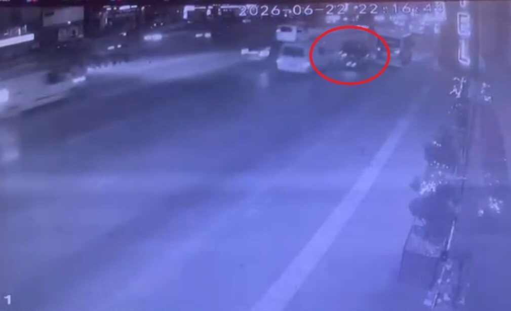 Bir trafik faciası Osmangazi ilçesinde yaşandı. Kamyonet sürücüsü, motosiklet ve