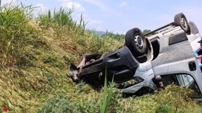Baklan ilçesinde meydana gelen tek taraflı trafik kazasında, bir kargo