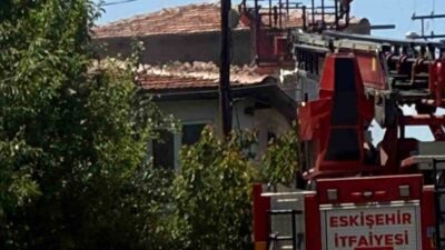 Eskişehir Sivrihisar ilçesinde, bir çocuğun ateşle oynaması sonucu çıkan yangında