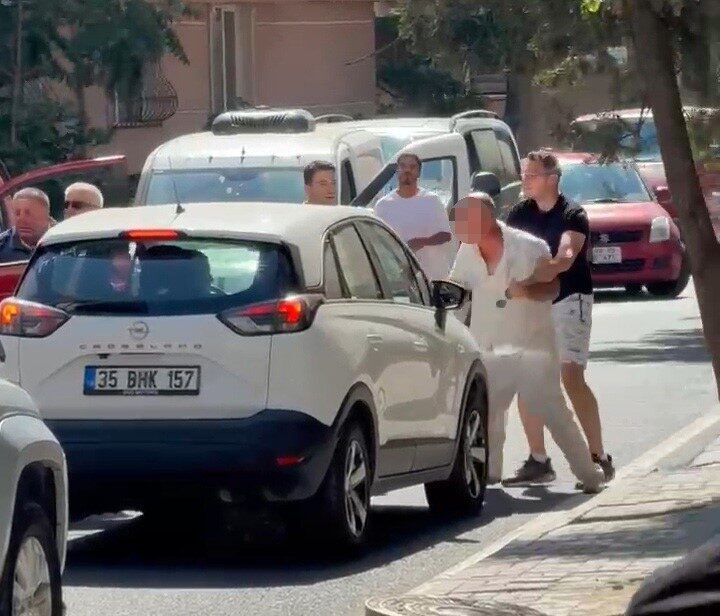 Çorlu ilçesinde, trafikte yol verme konusunda çıkan anlaşmazlık sürücüler arasında