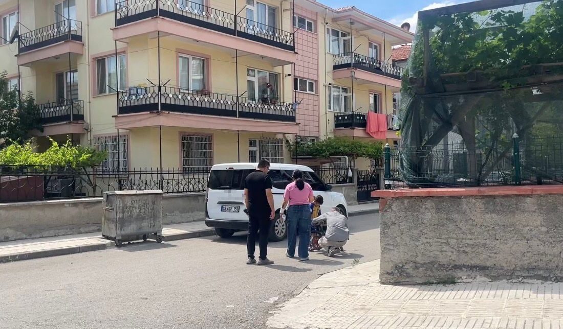 Çorum’da yaşanan olayda, genç bir kadın evde anne ve babasıyla
