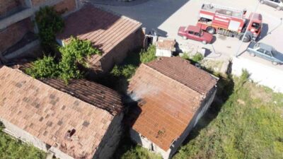Çorum’un Alaca ilçesinde bir metruk evde çıkan yangın, hızlı bir
