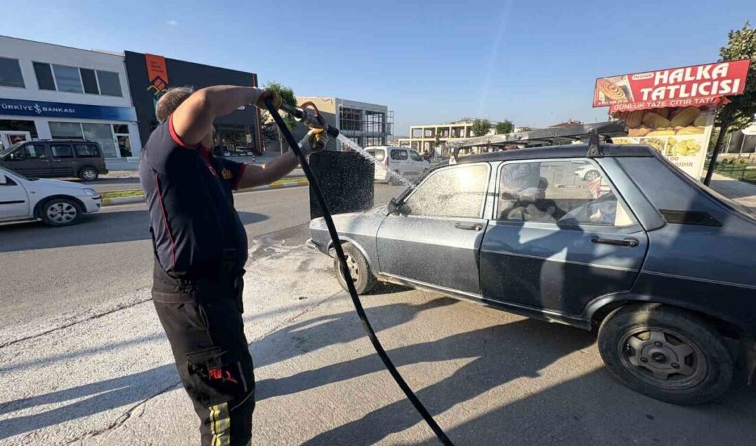 Çorum ilindeki bir benzin istasyonunda park halindeki araçta çıkan yangın,