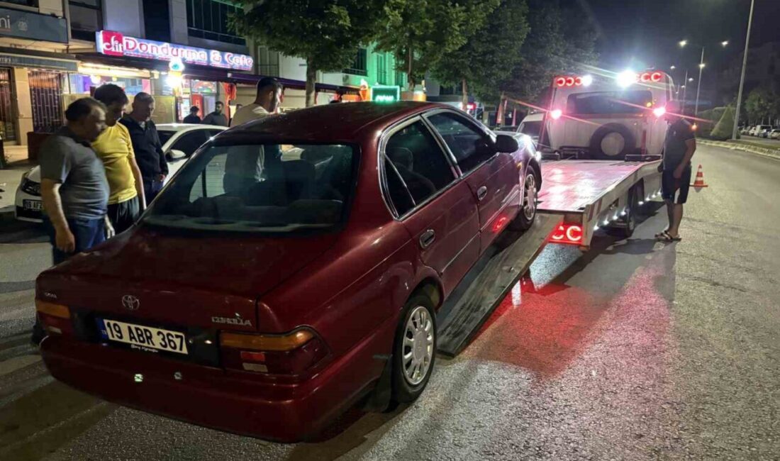 Çorum’da meydana gelen zincirleme trafik kazasında 3 araç birbirine girdi