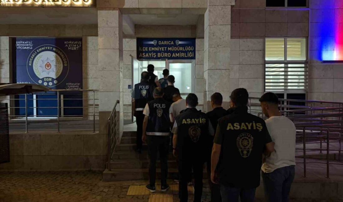 Kocaeli’nin Darıca ilçesinde market ve kuyumcuya karşı silahlı tehdit ve