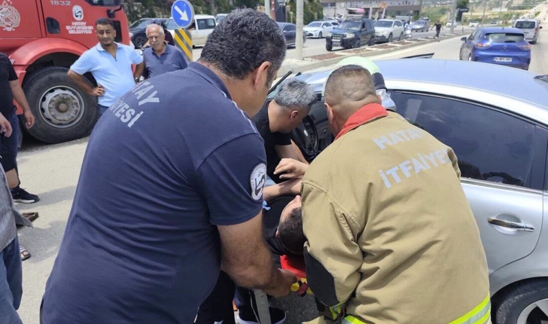 Hatay’ın Defne ilçesine bağlı Bostancık Mahallesi’nde meydana gelen trafik kazasında,