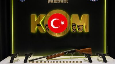 Denizli İl Emniyet Müdürlüğü ekipleri tarafından gerçekleştirilen operasyonda kaçak silah