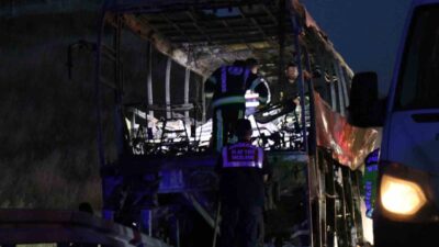 Denizli-Aydın Otoyolu Sarayköy ilçesinde meydana gelen feci kazada, yolcu otobüsünün
