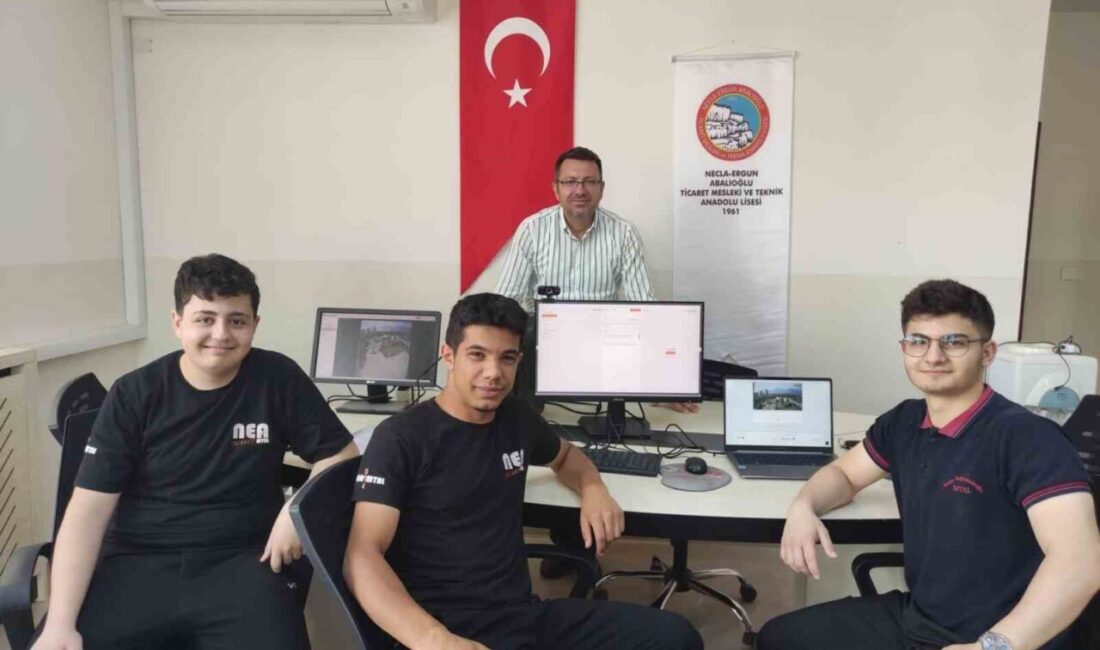 Denizli-Merkezefendi Necla-Ergun Abalıoğlu Ticaret Mesleki ve Teknik Anadolu Lisesi öğrencileri,