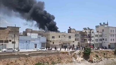 Şanlıurfa’daki bir depoda meydana gelen yangın, itfaiye ekiplerini harekete geçirdi.