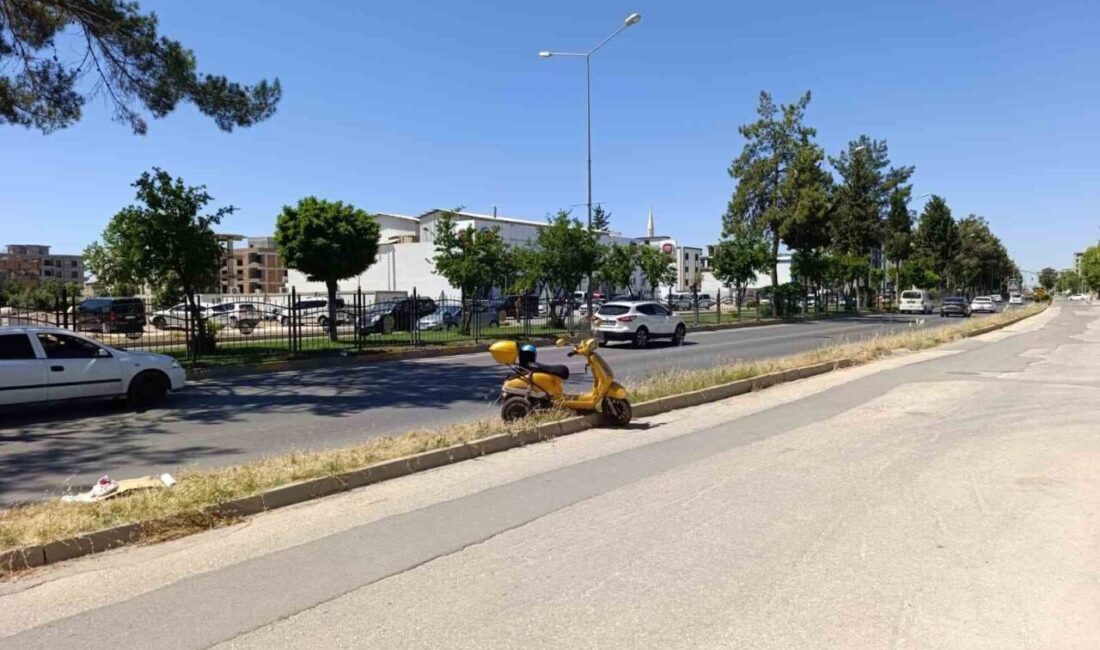 Adıyaman’da, bir sürücünün kontrolünü kaybettiği elektrikli motosikletin devrilmesi sonucu meydana