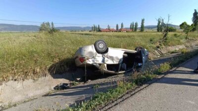 Afyonkarahisar’da, Taşoluk beldesine bağlı Sinanpaşa ilçesinde meydana gelen trafik kazasında