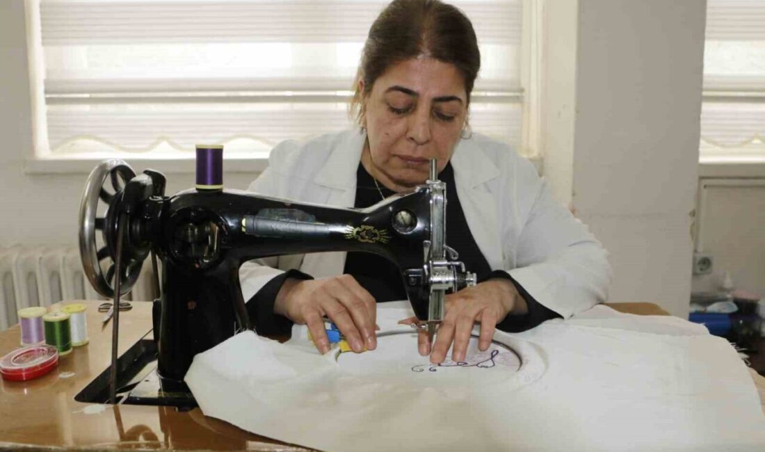 Diyarbakır Olgunlaşma Enstitüsü bünyesinde modern nakış makineleriyle birlikte yaklaşık 60-65