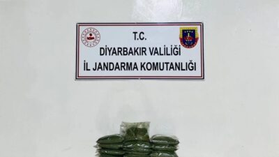 Diyarbakır ilindeki jandarma ekipleri tarafından gerçekleştirilen operasyonlarda 21 kilogram esrar