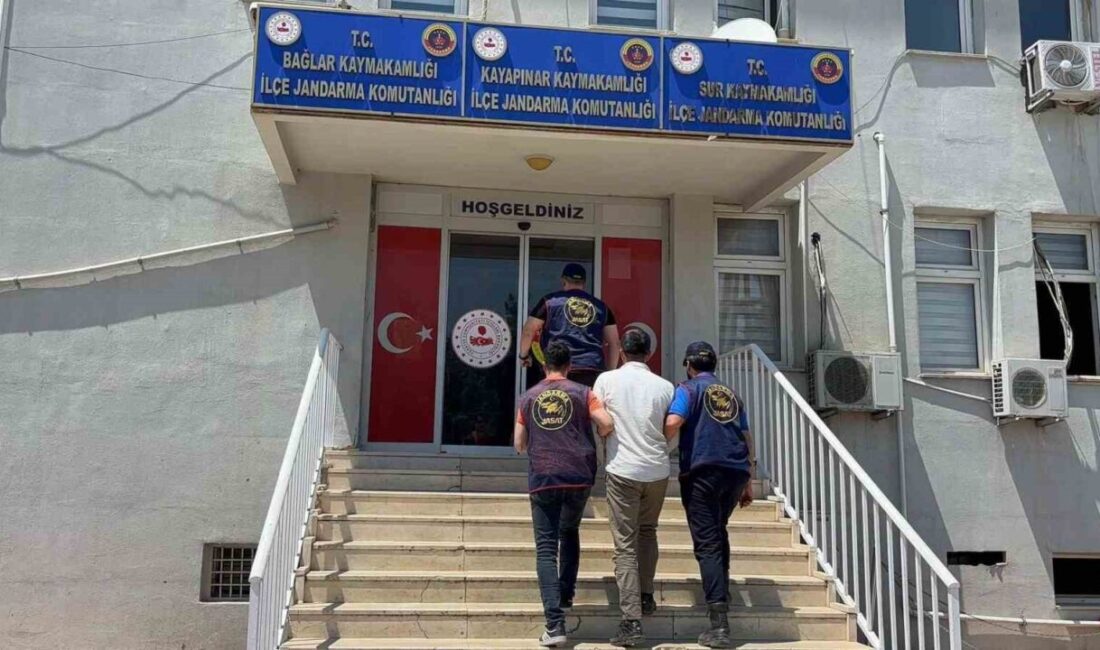 Diyarbakır’da Jandarma ekipleri tarafından gerçekleştirilen operasyonlarda, kesinleşmiş hapis cezası bulunan