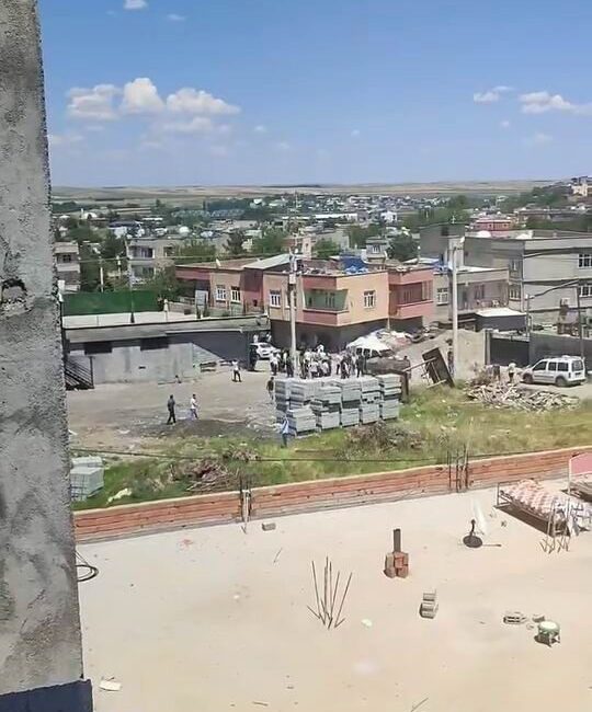 Diyarbakır’ın Sur ilçesinde meydana gelen bir olayda, taşlı, sopalı ve