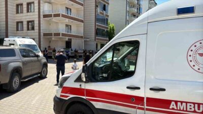 Diyarbakır’da bir apartman dairesinde çıkan yangın, itfaiye ekiplerinin hızlı müdahalesiyle