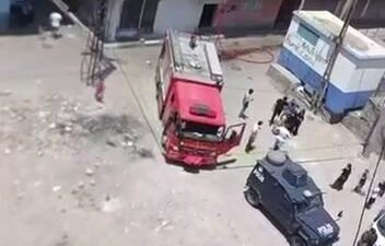 Diyarbakır’ın Bağlar ilçesinde bulunan bir apartmanın en üst katında yangın