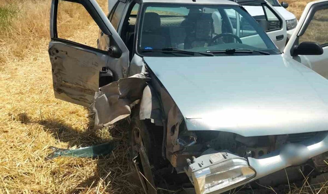 Diyarbakır’ın Çınar ilçesinde meydana gelen trafik kazasında traktör ile otomobil