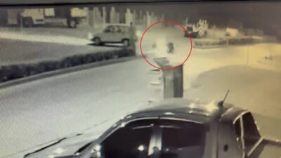 Manavgat ilçesinde meydana gelen trafik kazasında, bir otomobil sürücüsü, motosiklet