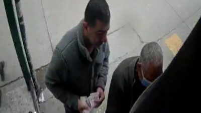 Adana’da bir adam, geçen yıl davetsiz katıldığı düğünlerde para çalma