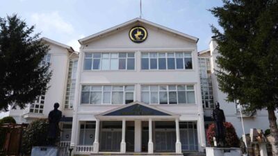 Düzce Belediyesi, son zamanlarda belediye başkan yardımcılarının adını kullanarak insanlardan