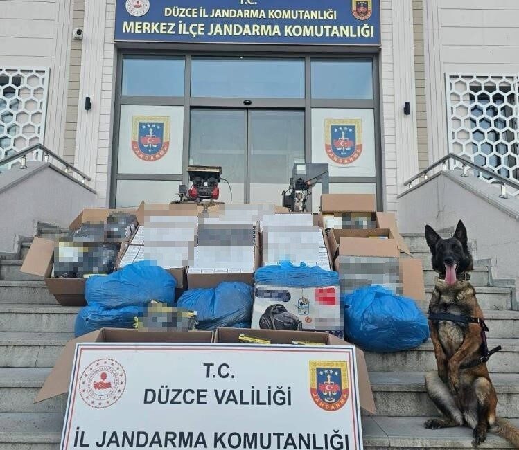 Düzce İl Jandarma Komutanlığı, narkotik ve kaçakçılıkla mücadele kapsamında gerçekleştirdiği