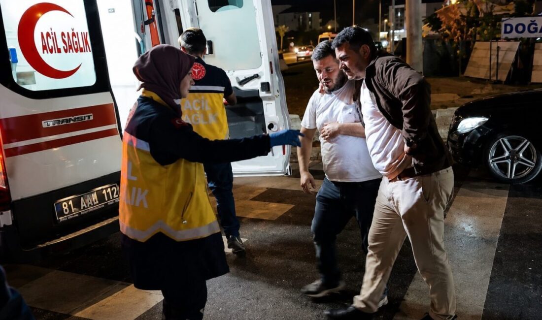 Düzce’de Kavşakta İki Araç Çarpıştı: 5 Yaralı Düzce’de meydana gelen