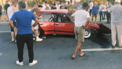 Balıkesir’in Edremit ilçesinde meydana gelen feci bir trafik kazasında, iki