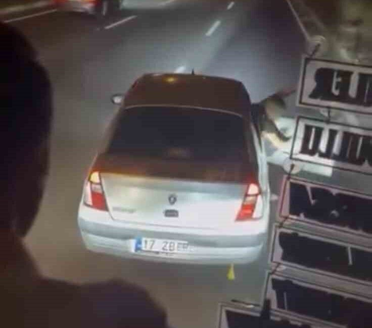 Edremit ilçesinde, alkollü şekilde bir otobüsü durdurup zarar veren ve
