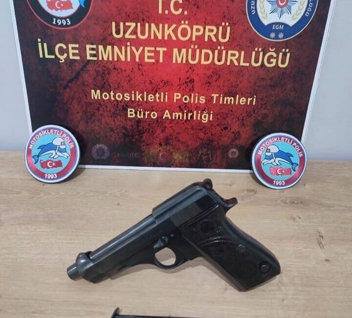 Uzunköprü ilçesinde polis ekipleri tarafından gerçekleştirilen denetimde, sürücü belgesi geçici