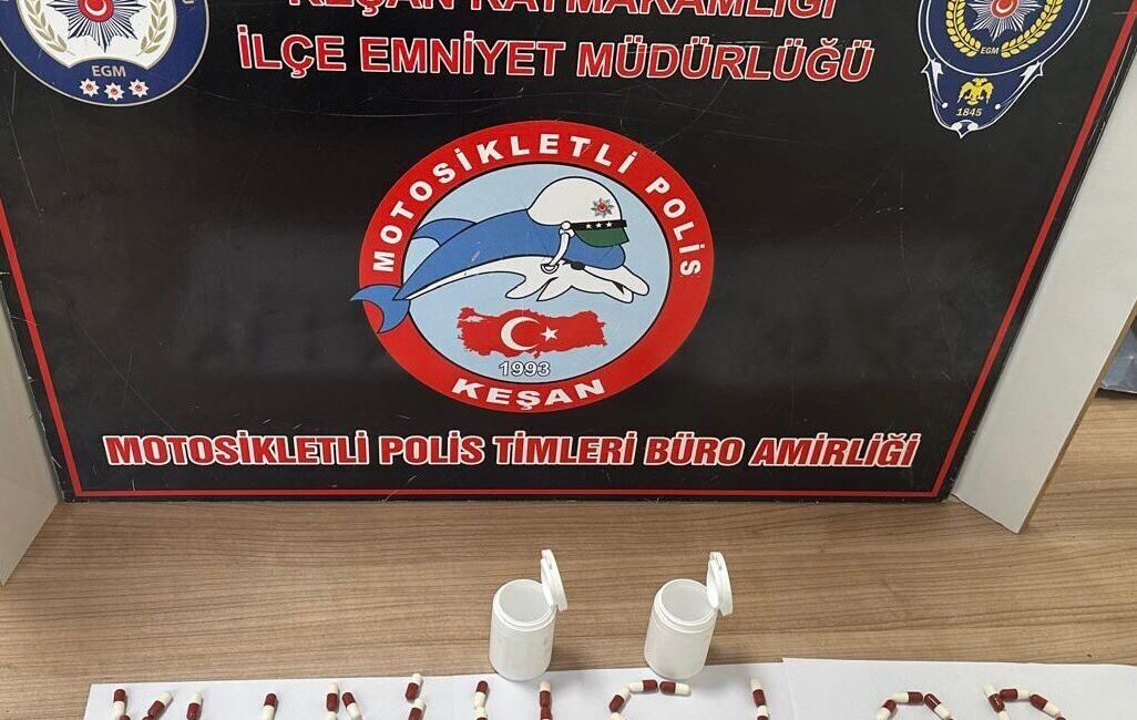 Keşan ilçe merkezinde plakasız motosiklet kullanan ve üzerinde uyuşturucu madde