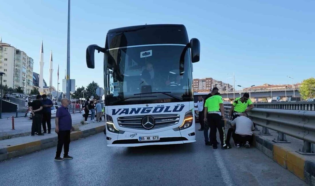 Kırıkkale’de meydana gelen trafik kazasında, oto kurtarıcı, bir otomobil ve
