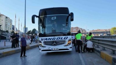 Kırıkkale’de meydana gelen trafik kazasında, oto kurtarıcı, bir otomobil ve