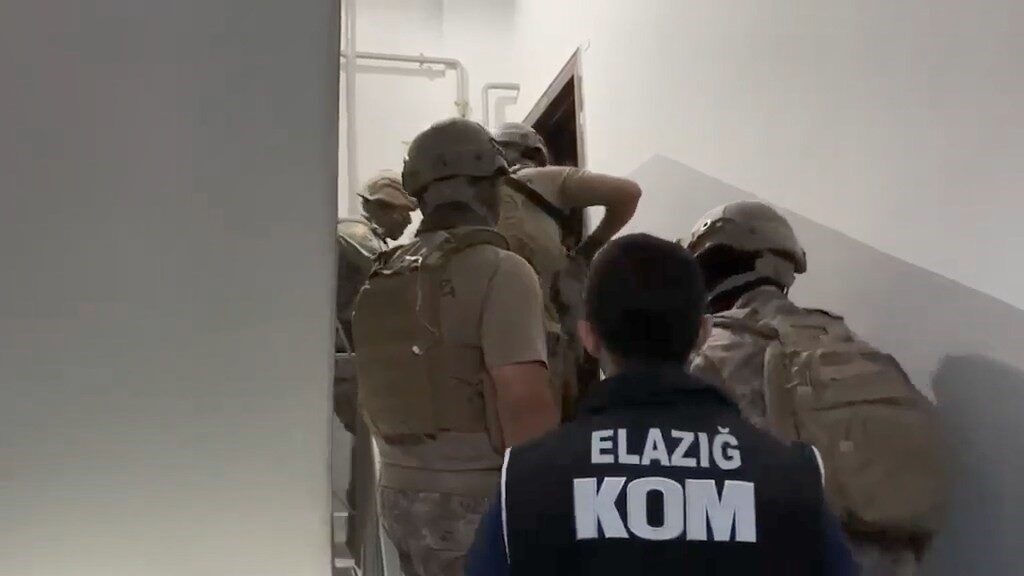 “Barbaroslar” Suç Çetesine Operasyon: 29 Şüpheli Yakalandı Elazığ merkezli 4