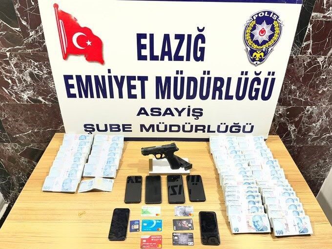 Elazığ merkezli olarak faaliyet gösteren ve kendilerini banka görevlisi olarak