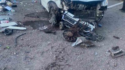 Elazığ’ın Palu ilçesinde, sürücüsü direksiyon hakimiyetini kaybeden bir hafif ticari