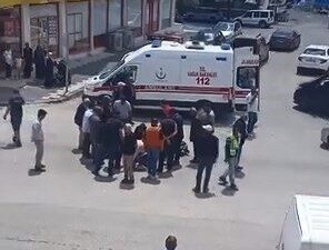 Elazığ’da bir motosiklet sürücüsü direksiyon hakimiyetini kaybederek yoldan çıktı ve