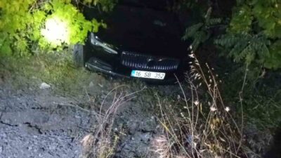 Elazığ’da bir sürücü, aracın direksiyon kontrolünü yitirerek şarampole uçtu. Sürücü