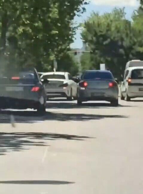 Elazığ şehrinde trafiği tehlikeye sokacak şekilde makas atan sürücünün görüntüleri