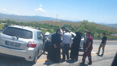 Elazığ’da meydana gelen trafik kazasında, iki otomobil çarpıştı ve 4