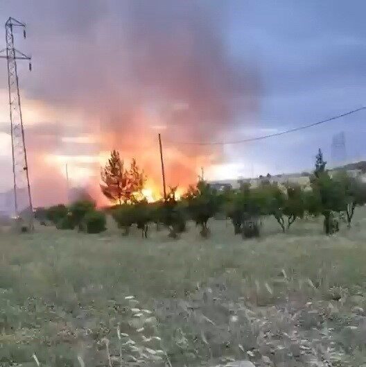 Kahta ilçesine bağlı Çukurtaş Köyü’nde, iddiaya göre bir elektrik direğinden